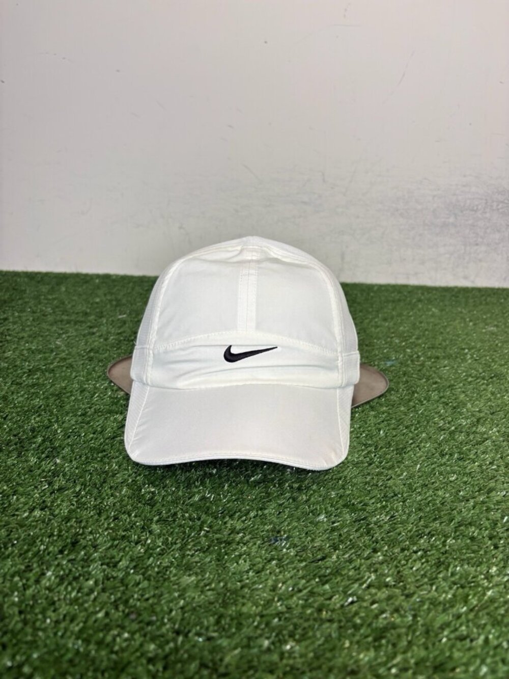 Nike hat cap strap back white tailwind panel pickle ball featherlight mens run